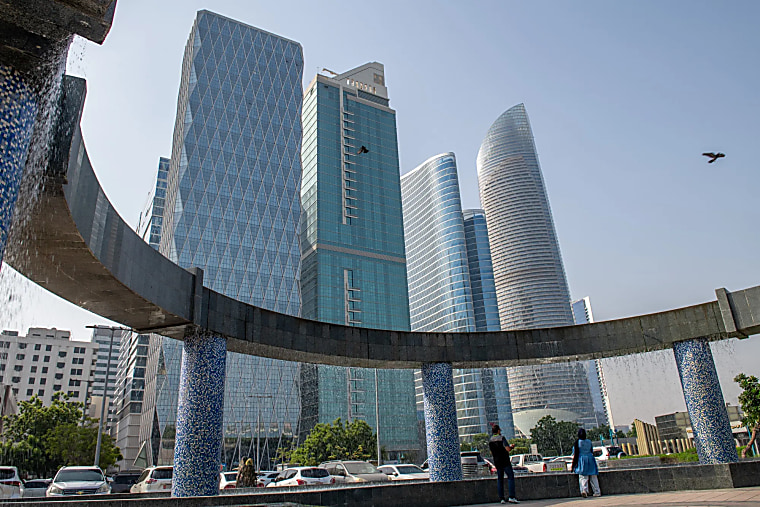 Abu Dhabi’s Judan Buys Stake in SpaceX Investor Alpha Wave -
Bloomberg.com