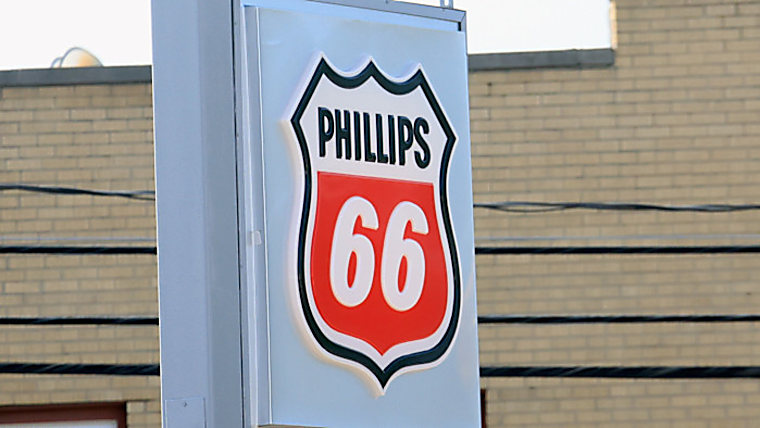 Activist hedge fund Elliott wins two seats on Phillips 66 board -
ft.com