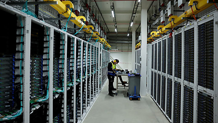 AI data center boom ‘stress tests’ insurers as private capital
floods in - CNBC