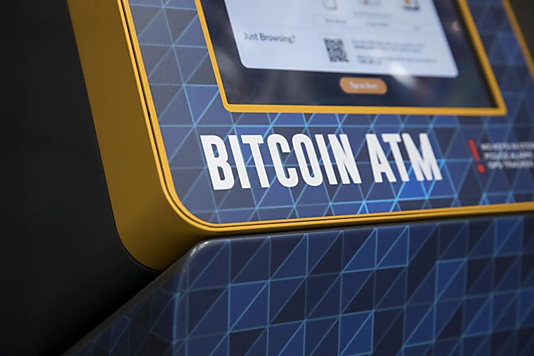 Almost Half of Traditional Hedge Funds Are Dabbling in Crypto -
Bloomberg.com