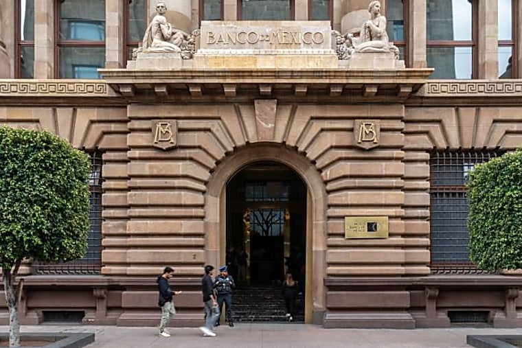 Bank of Mexico Cuts Benchmark Interest Rate in Split Decision After
Pause - WSJ