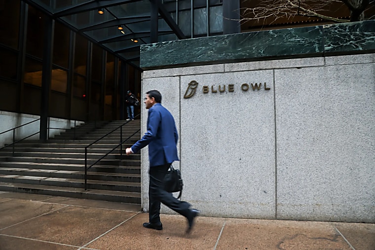 Blackstone, Blue Owl Take Minority Stake in US Private Equity Firm
Atlas - Bloomberg.com