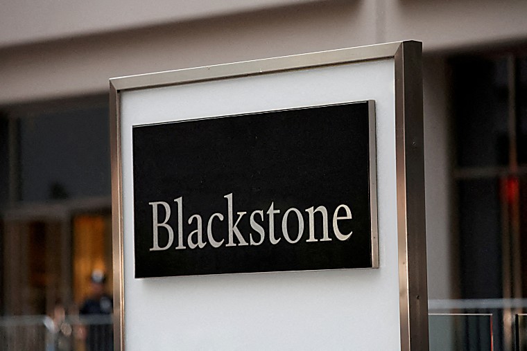 Blackstone-New World talks stall over control issues
