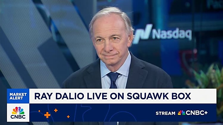 Bridgewater founder Ray Dalio: We are definitely in a bubble, but that
doesn't mean you should sell - cnbc.com