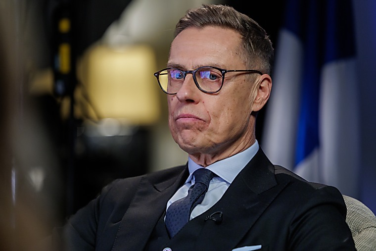 Ex-Point72’s Oliver Briars Joins Hedge Fund LMR to Trade Stocks -
Bloomberg