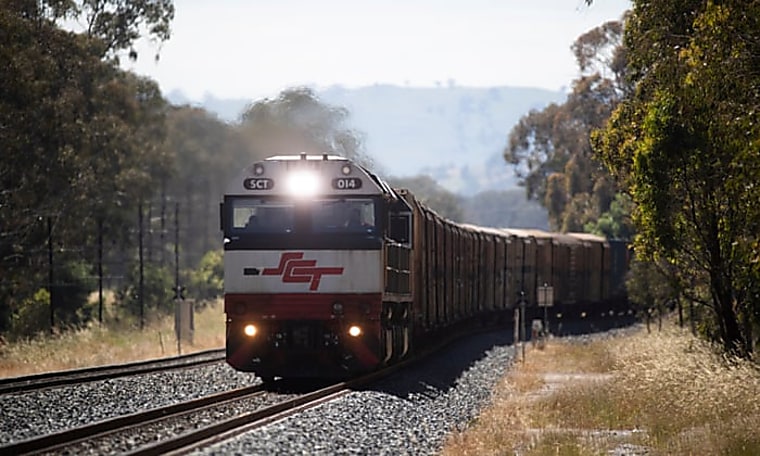 Freight operators will buy new diesel trains if governments don’t
back green alternatives, industry says | Rail transport - The Guardian