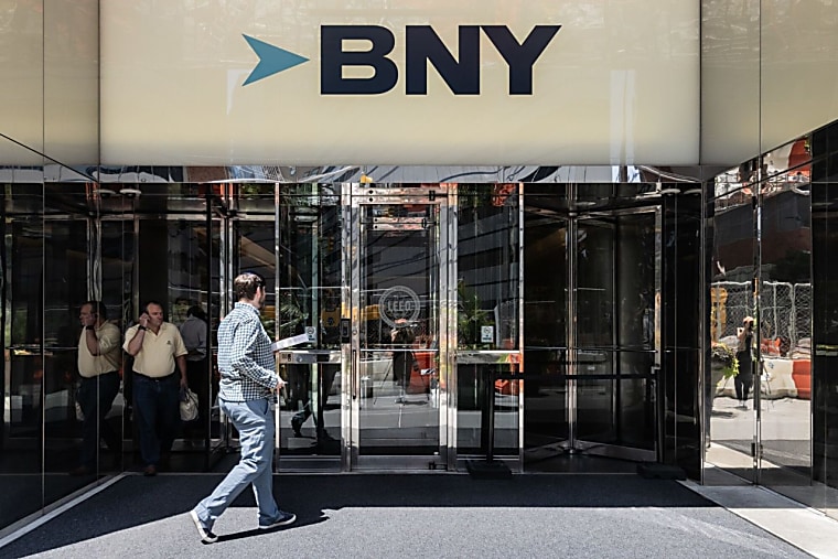 Goldman and BNY Team Up to Tokenize Money-Market Funds - WSJ