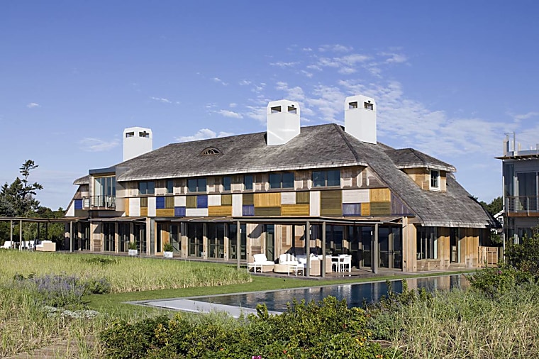 Hedge Fund Exec Barry Rosenstein Lists Hamptons Estate for $70 Million
- wsj.com