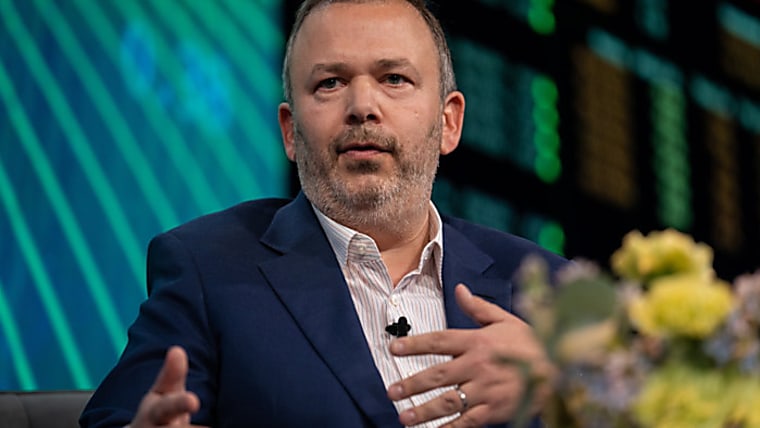 Hedge fund Saba offers to buy stakes in Blue Owl funds at steep
discount - ft.com