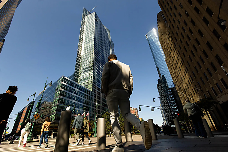 Hedge Fund Taula Beat Out Two Rivals and Goldman Sachs to Poach Top
Trader - Bloomberg.com