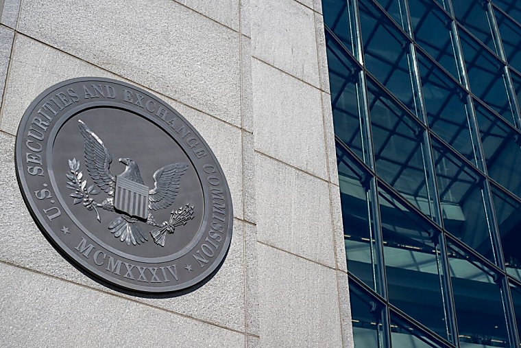 Hedge Funds Win Review of SEC’s Short Sale Disclosure Rule -
Bloomberg.com