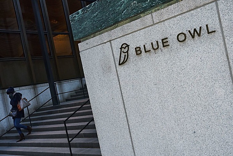 Moody’s shifts outlook on Blue Owl credit fund to negative amid
elevated redemption pressure