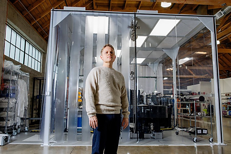 Peter Thiel-Backed Startup Secures $100 Million to Make Chips in U.S.
- WSJ