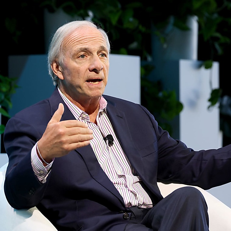 Ray Dalio says we are definitely in a bubble, but that doesn't mean
you should sell yet - cnbc.com