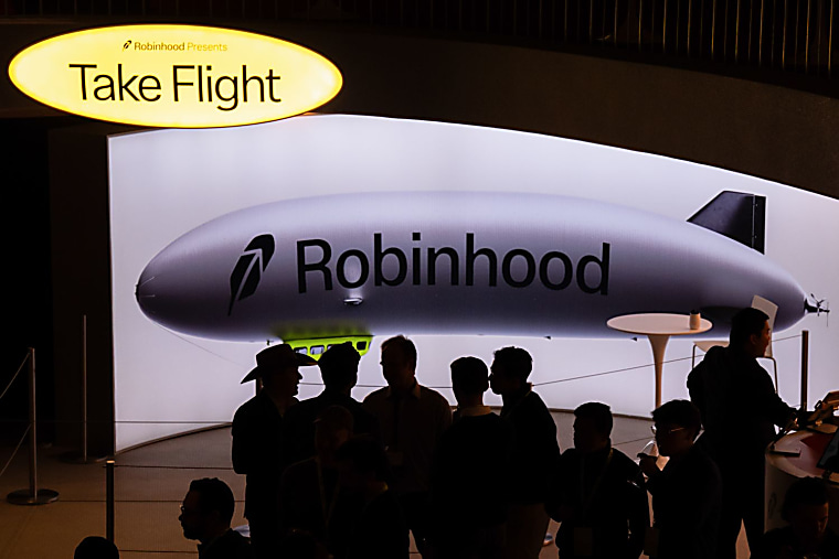 Robinhood Stock Sinks as Earnings Hit by Plunge in Crypto Revenue -
Investopedia