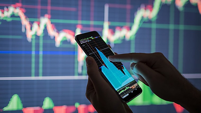 Robinhood Surges 6%: A Landmark SEC Rule Change Fuels the Rally but
Schwab's Crypto Launch Looms Large - 24/7 Wall St.