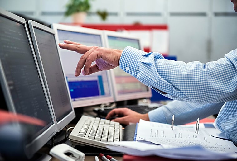 Scientists Prove Crowded Hedge Fund Stocks Are Real and Risky -
Bloomberg.com