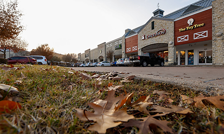 Texas shopping mall investor bought for $1.7 billion by global private
equity firm - Dallas News