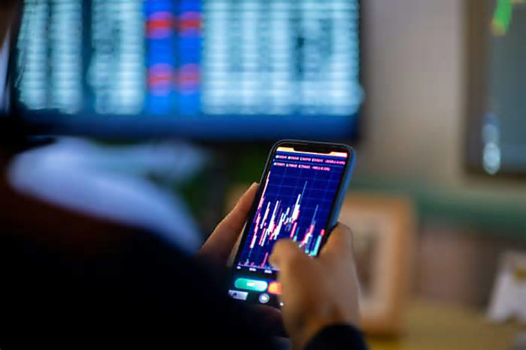 Bitcoin soars to nearly $80,000—but crypto’s new favorite coin,
Hyperliquid, is stealing its thunder