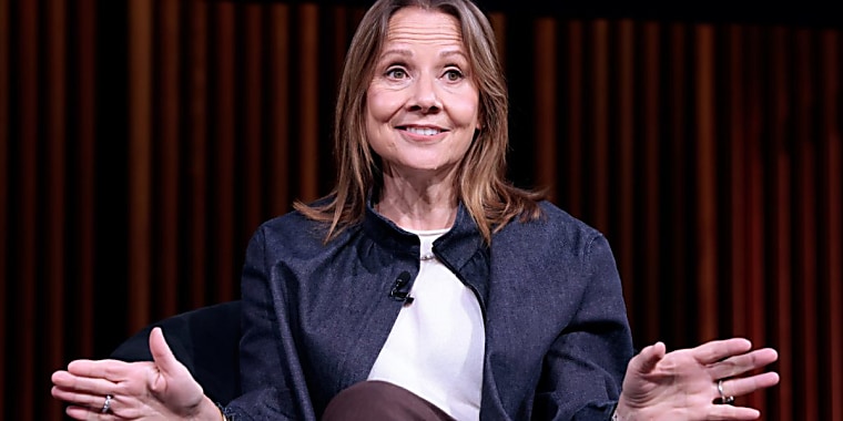 Despite running $75 billion automaker General Motors, CEO Mary Barra
still responds to ‘every single letter’ she gets by hand
