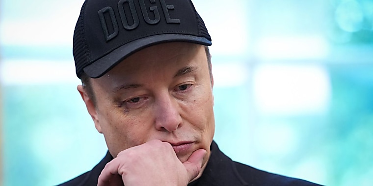 Even with $850 billion to his name, Elon Musk admits ‘money can’t
buy happiness.’ But billionaire Mark Cuban says it’s not so simple