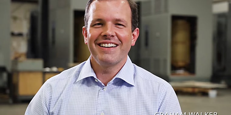 Exiting CEO left each employee at his family-owned company a $443,000
gift—but they have to stay 5 more years to get all of it