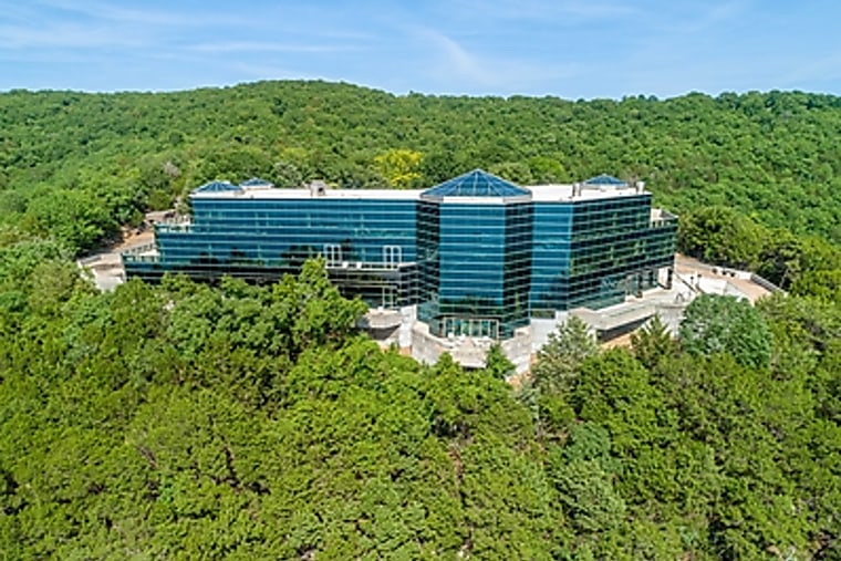 HCW CEO Rick Huffman Acquires Iconic Evergreen Estate on Table Rock
Lake