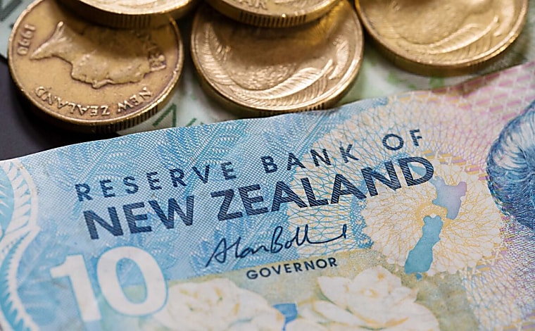 Hedge Funds Amass Biggest New Zealand Dollar Net Short Since 2006