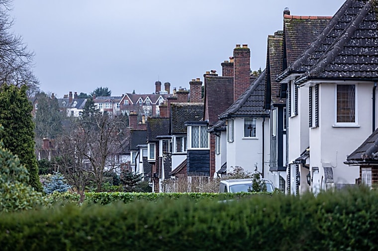 Hedge funds bet on a UK housing giant