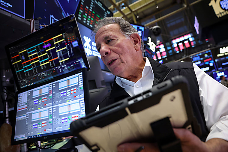 Hedge funds now hold a record share of the $30 trillion Treasury
market. What could go wrong? - CNBC