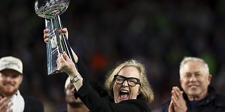 Meet Jody Allen, the billionaire owner of the Seattle Seahawks who
plans to sell the team and donate the proceeds to charity