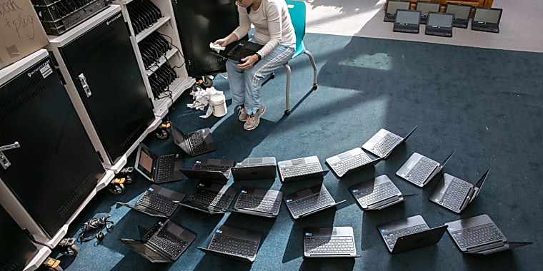 Schools across America are quietly admitting that screens in
classrooms made students worse off and are reversing years of
tech-first policies