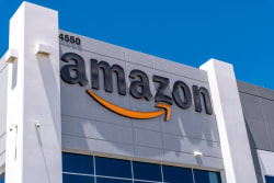 Amazon draws mixed signals as hedge funds place opposing bets