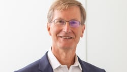 Quant pioneer Martin Lueck warns against handing over trading to AI