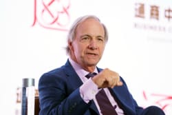 Ray Dalio says investors should take heed of the 1970s and increase their gold holdings - fortune.com