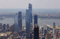 DE Shaw’s Hedge Funds Gain in a Brutal Week for Multistrat Peers